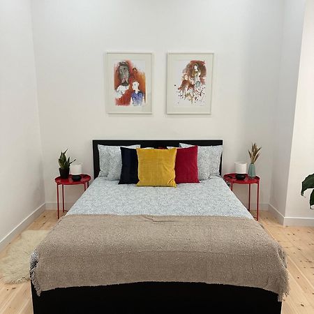 Modern Bedroom In Lisbon Exterior photo